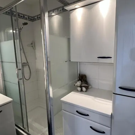 2 Pieces Avec Balcon, Ascenseur, Cuisine Equipee - - Fr-1-487-340 Apartamento