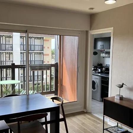 2 Pieces Avec Balcon, Ascenseur, Cuisine Equipee - - Fr-1-487-340 Cabourg