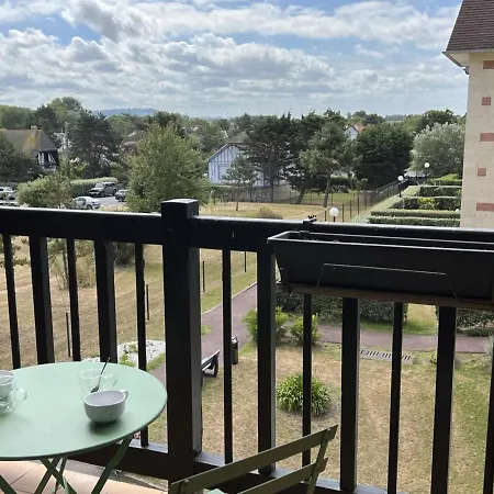2 Pieces Avec Balcon, Ascenseur, Cuisine Equipee - - Fr-1-487-340 * Cabourg